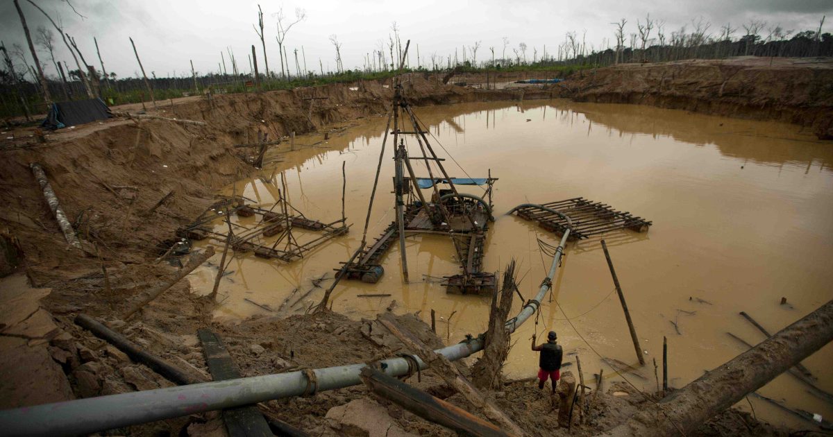 Peru bans mining in north after gangs kill 13 workers | WORLD