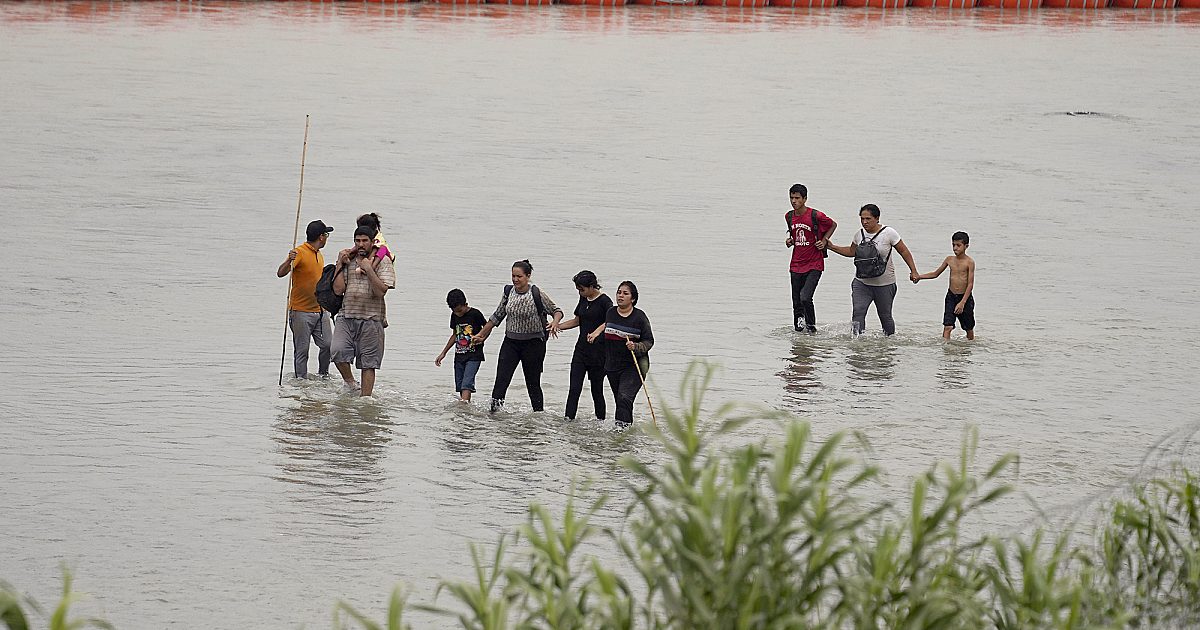 Court allows Texas to keep floating border barrier for now | WORLD