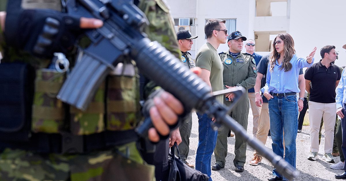 U.S., Ecuador militaries hit drug traffickers | WORLD