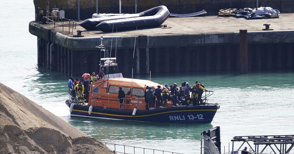 Migrants drown as boat capsizes in English Channel | WORLD