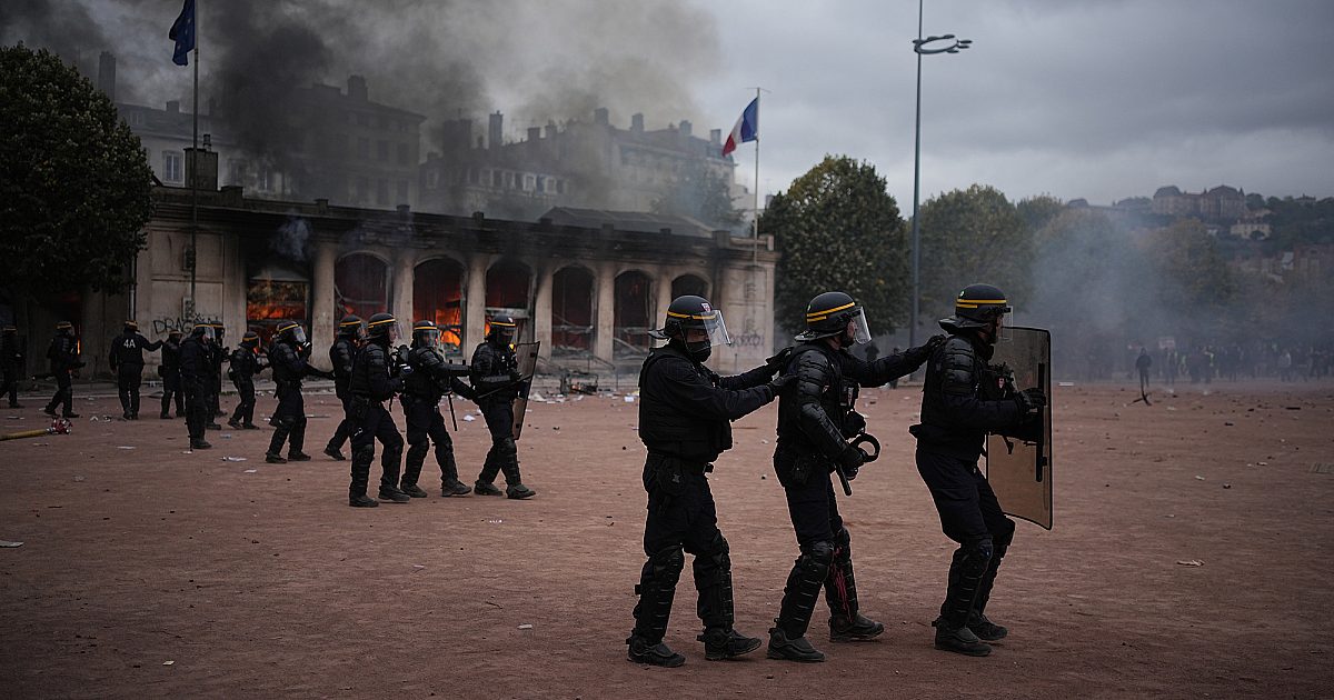 French PM calls for curfews amid violent weekend riots, looting