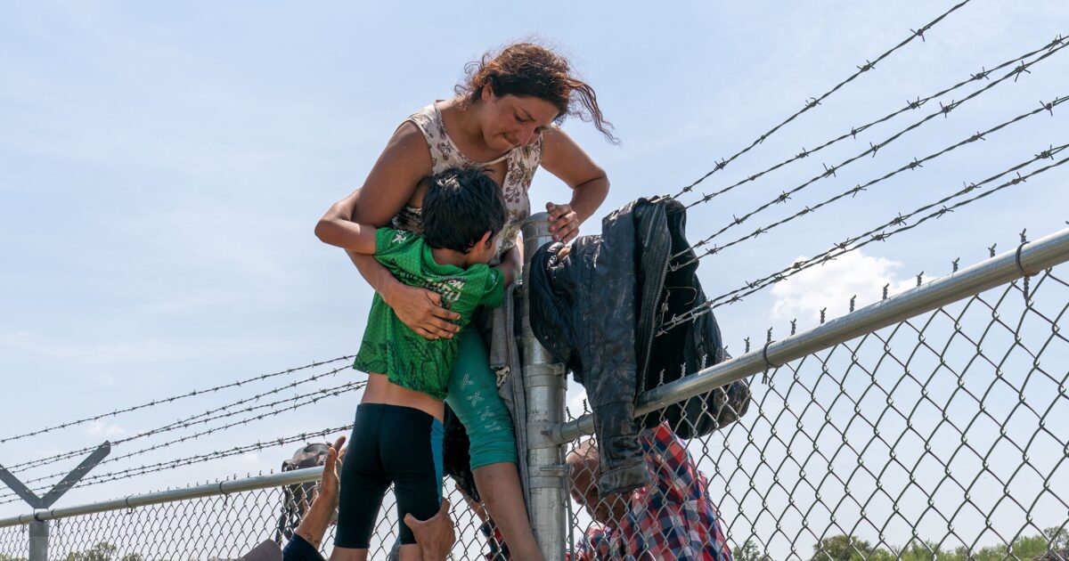 Texas doubles down on illegal crossings | WORLD