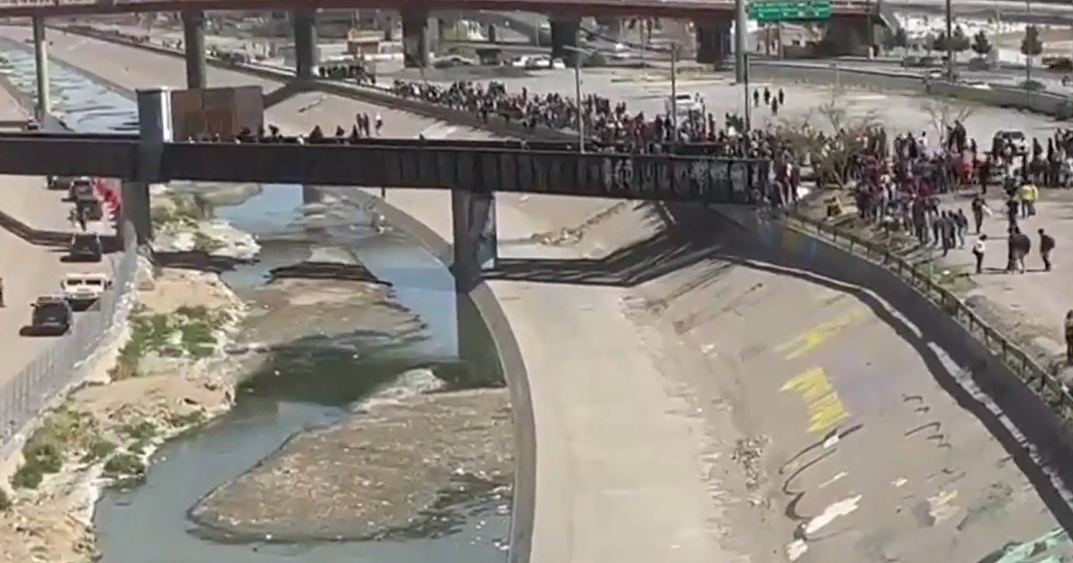 Over 1,000 migrants try to cross Mexico border | WORLD