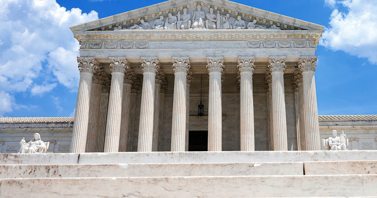 Supreme Court loosens restrictions on deporting criminals