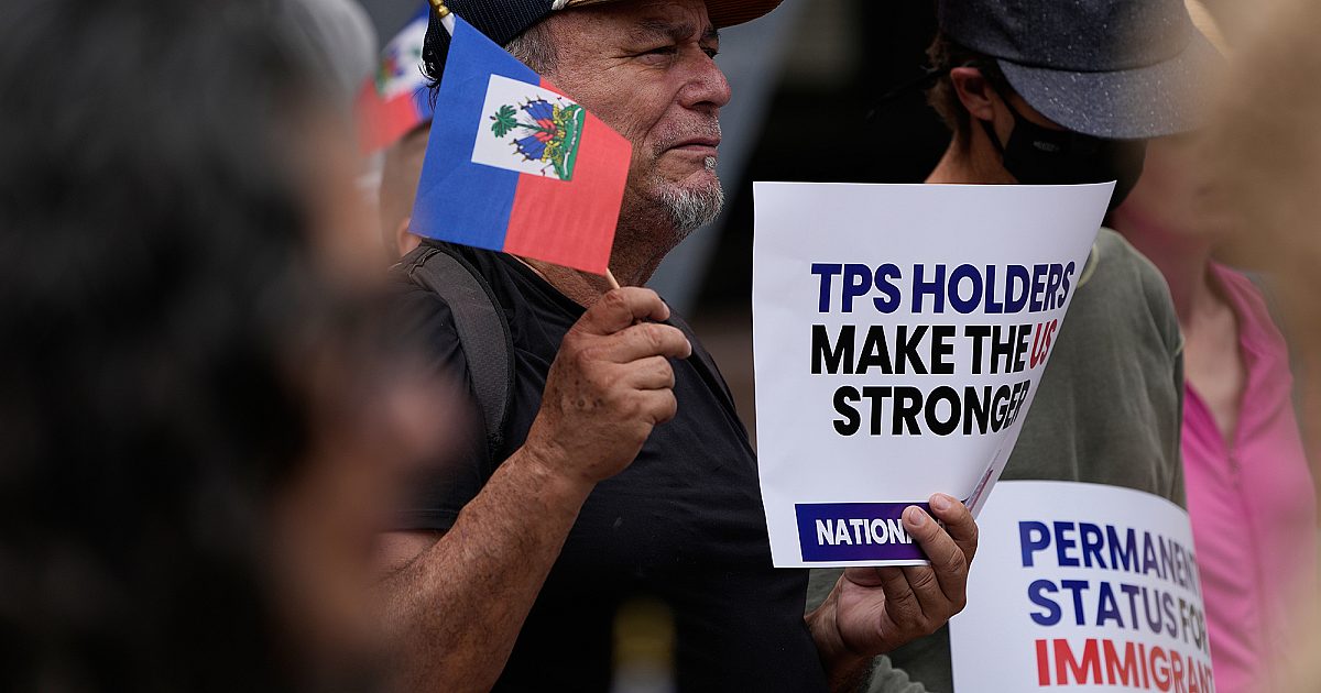 Trump officials grant last-minute extension of TPS immigration protections