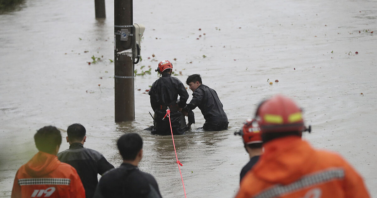 Typhoon Hinnamnor hits South Korea | WORLD
