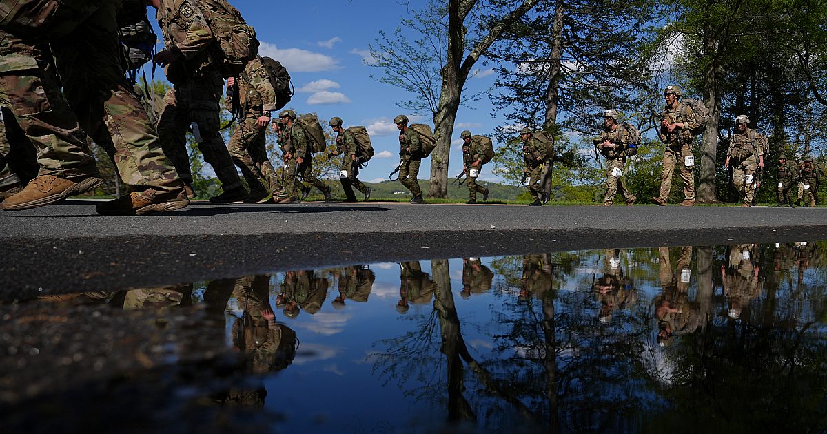 Appeals court partially blocks military’s ban on troops who identify…