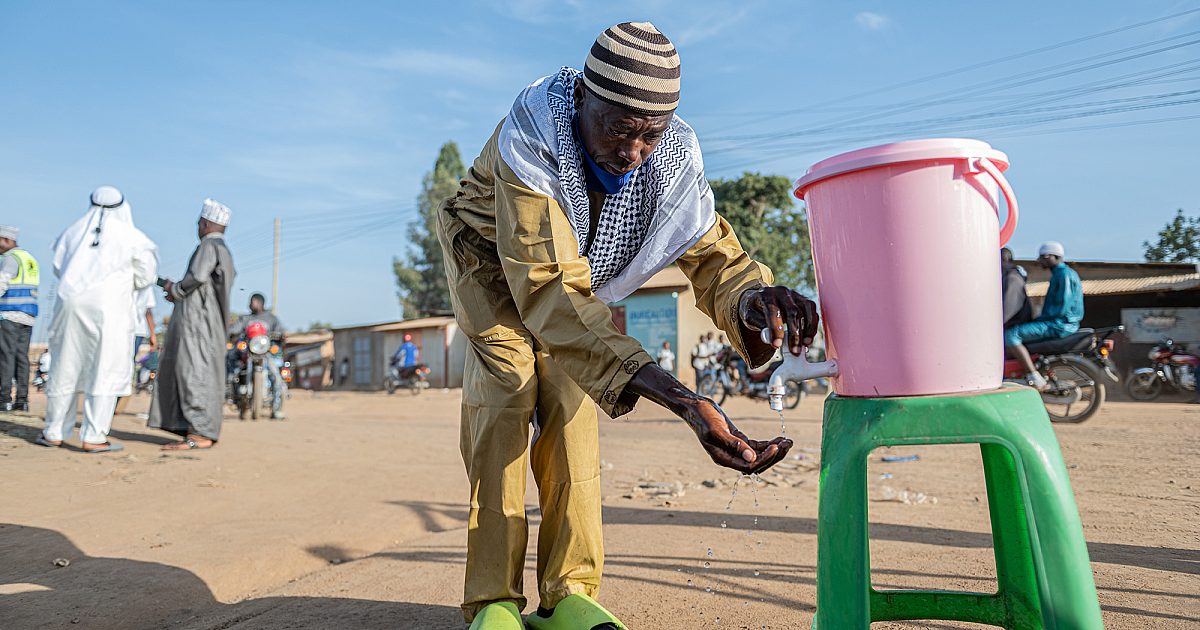 Uganda closes border as Ebola outbreak in Congo continues