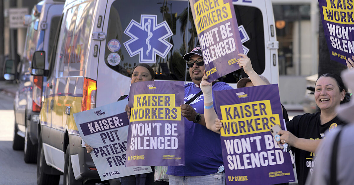 Kaiser Permanente healthcare workers reach deal after strike | WORLD