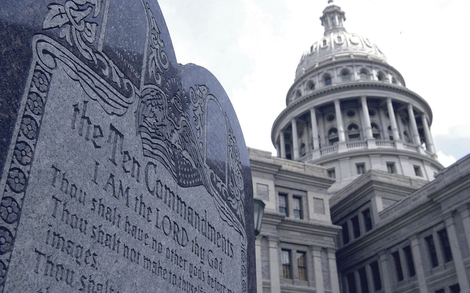 Texas appeals Ten Commandments ruling, pushes for in-school prayer