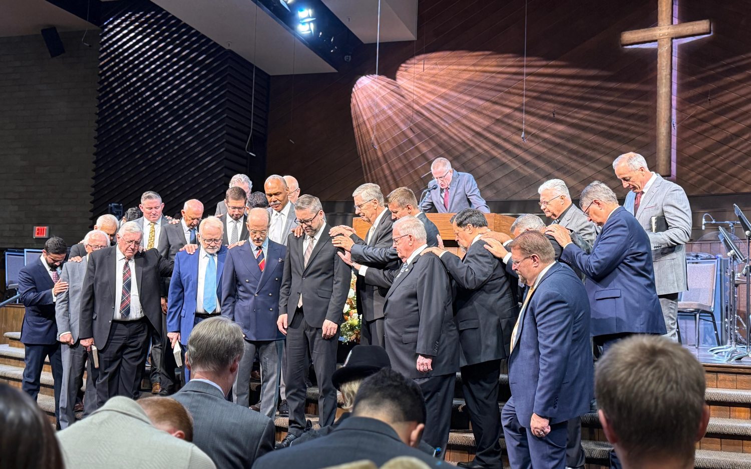 Grace Community Church installs successor of John MacArthur