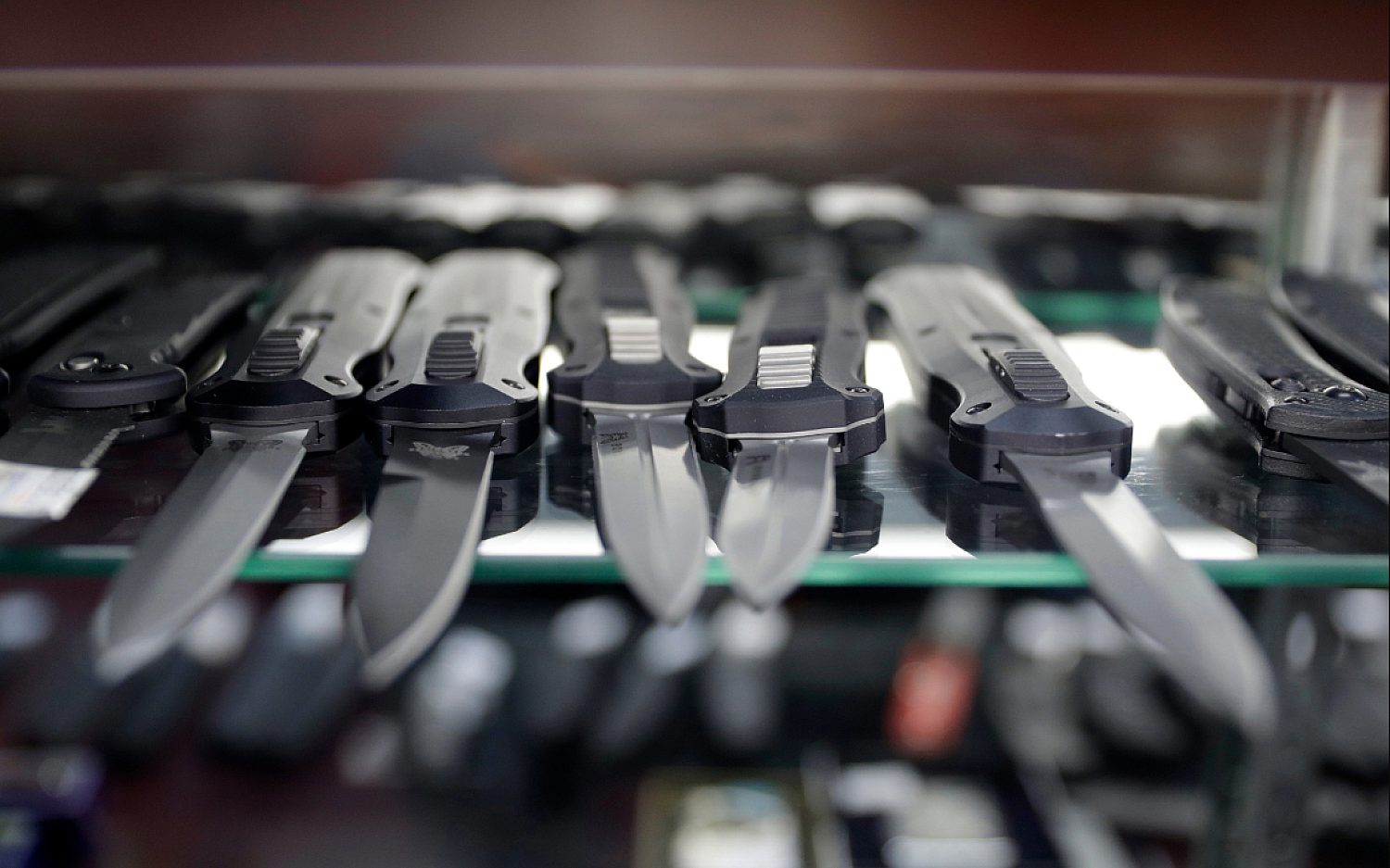 Federal court rules switchblades OK under Second Amendment
