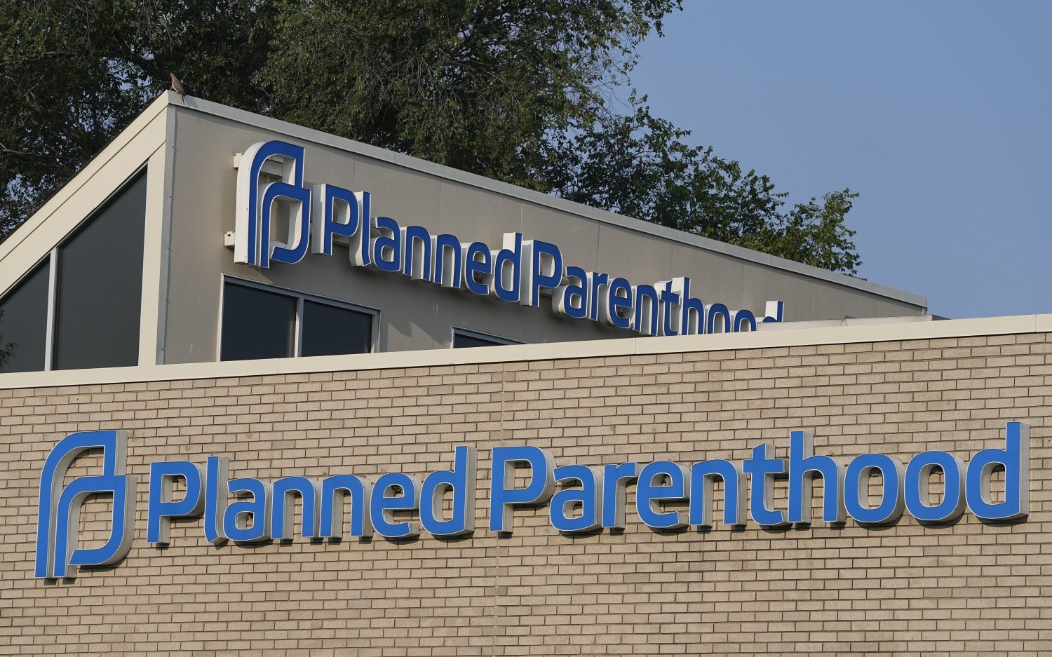 Report: Planned Parenthood to close dozens of locations