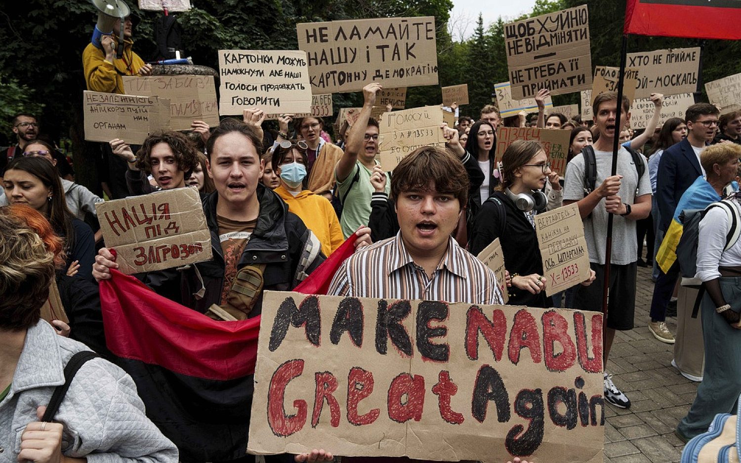 Protests force Ukraine to restore anti-corruption safeguards