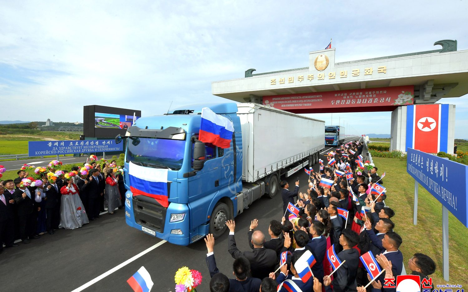 Russia, North Korea open bridge, first road connection