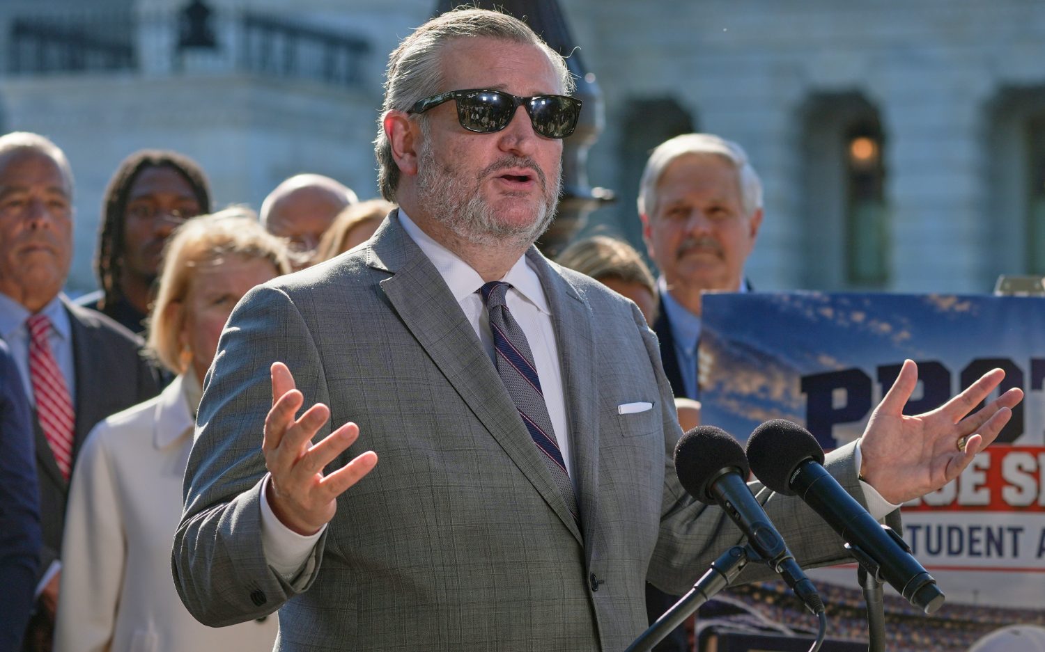 Senate landslide vote passes bill to reshape college sports