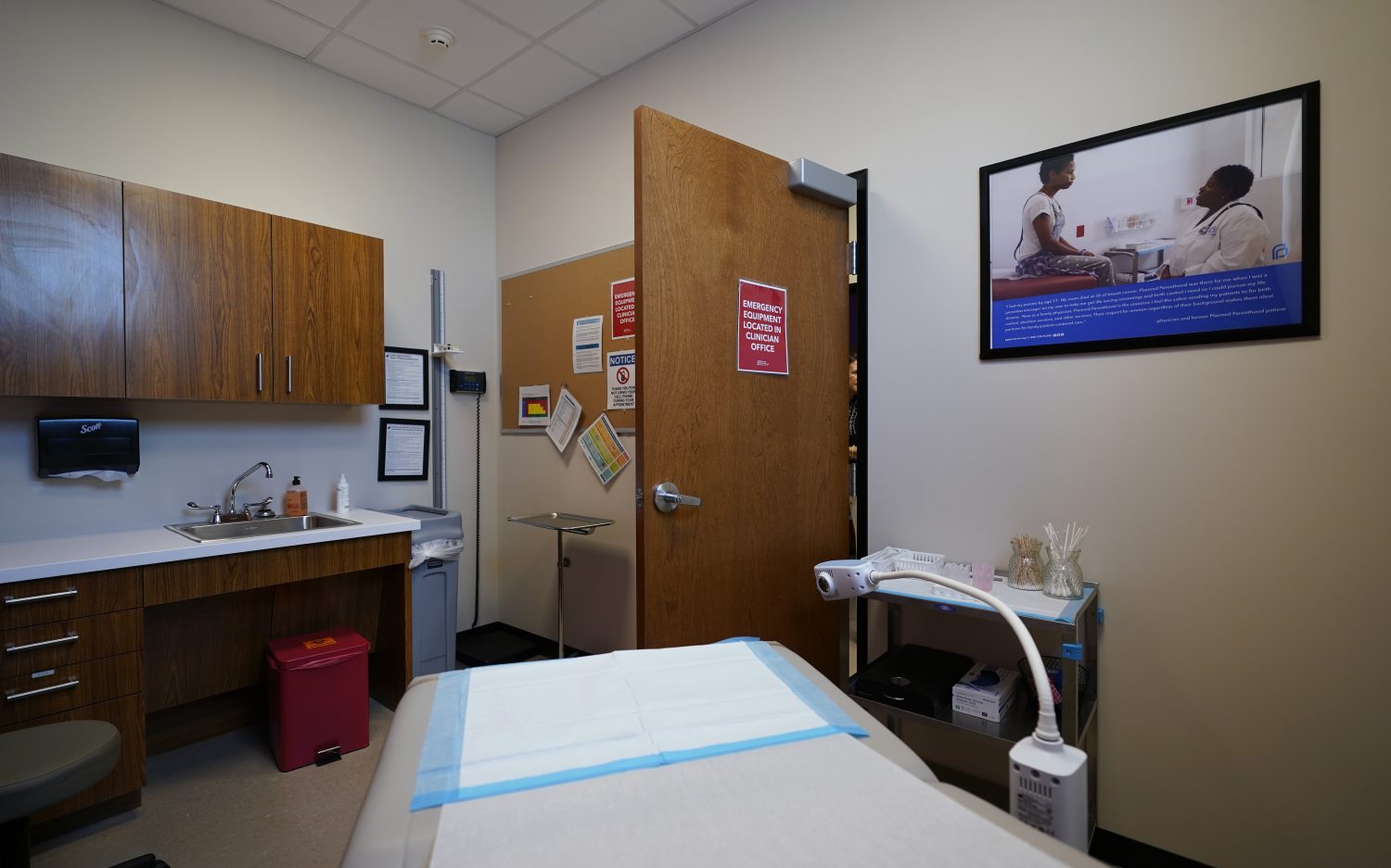 Texas arrests eight for performing illegal abortions