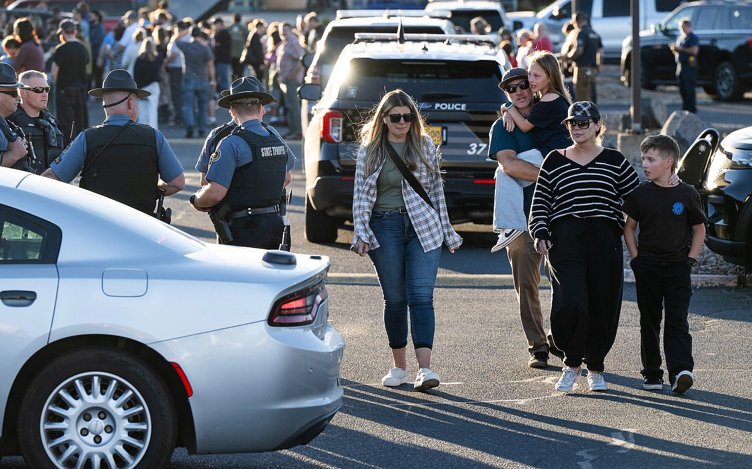 3 children, 1 teacher dead in Oregon school shooting