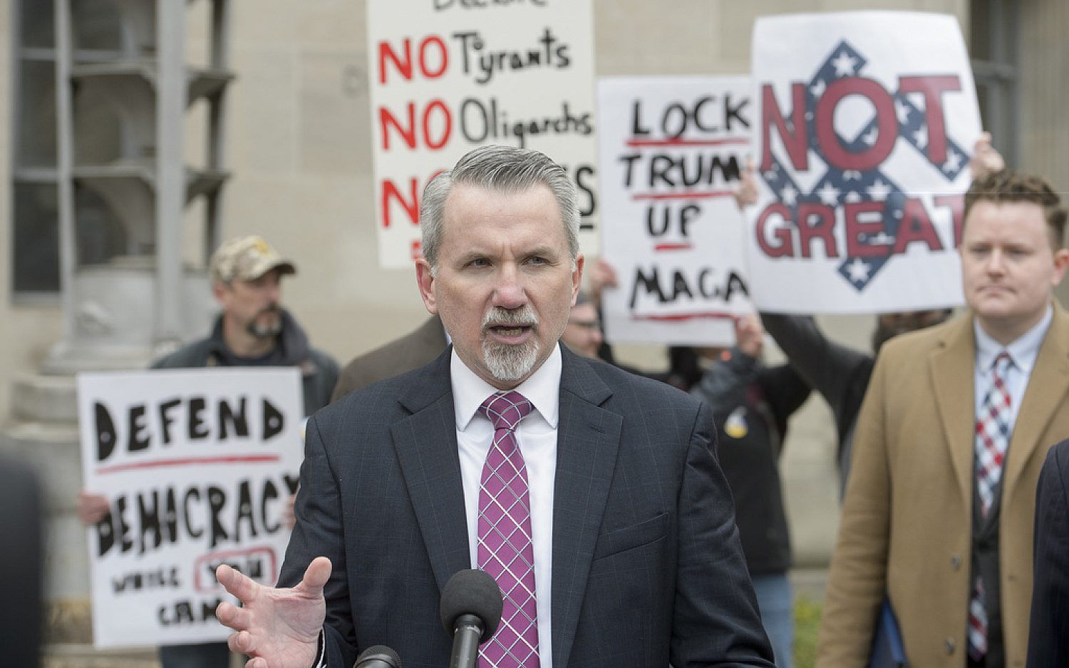 Federal appeals court grants full hearing to fired immigration judges