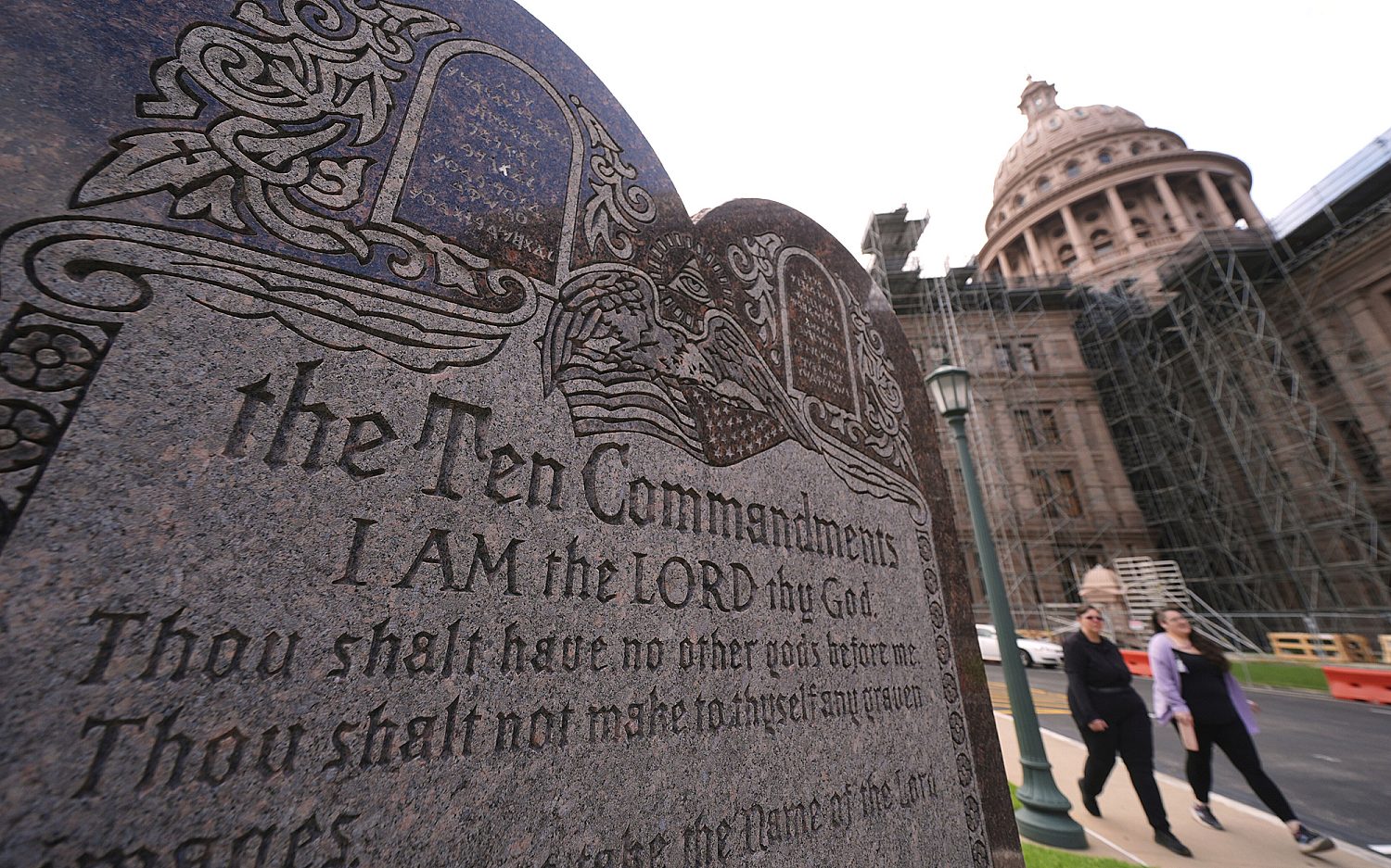 Texas AG reminds school districts to display Ten Commandments