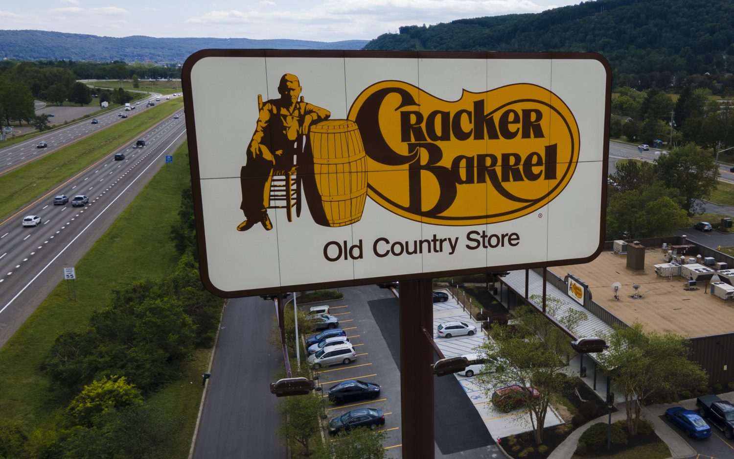 Cracker Barrel to keep old logo after backlash