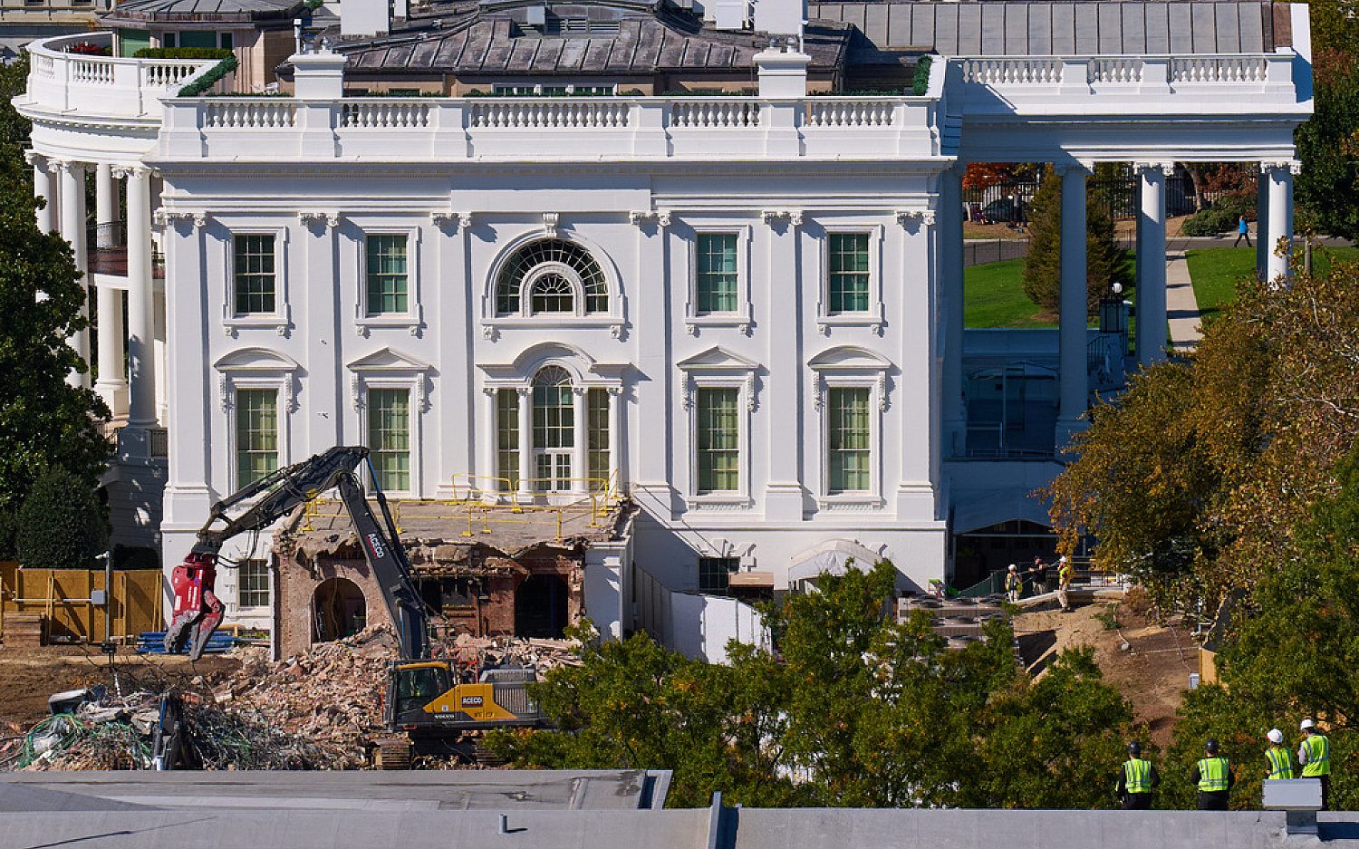White House fends off criticism of new ballroom construction