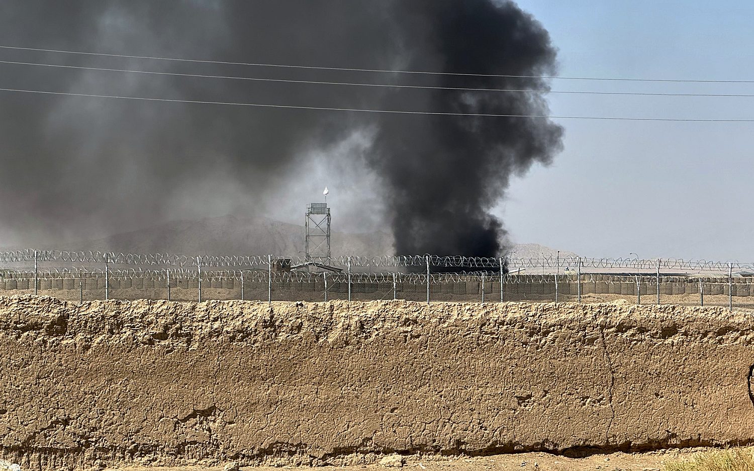 Pakistan, Afghanistan cease fire after air, ground fight