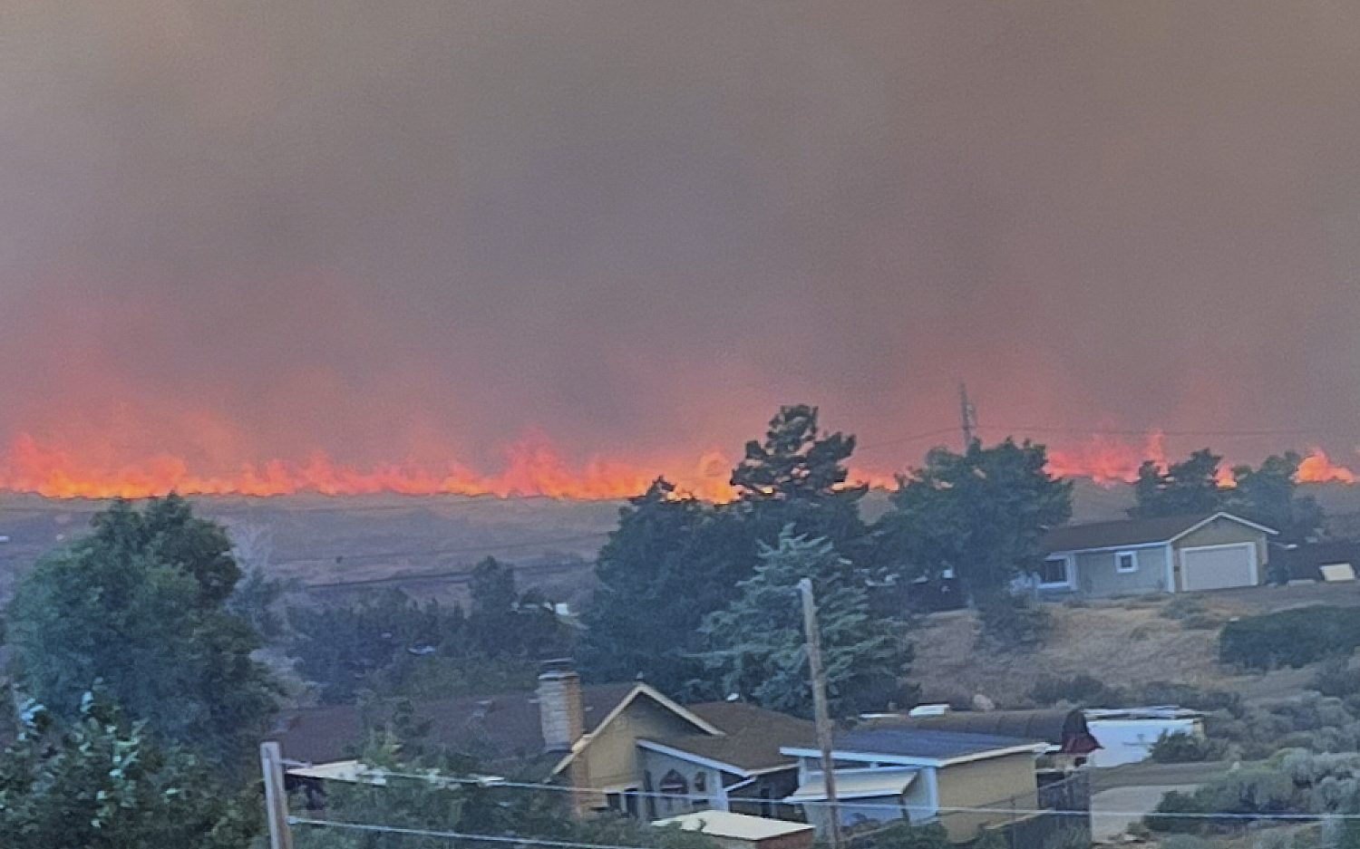 Nevada wildfire burns homes, forces evacuations