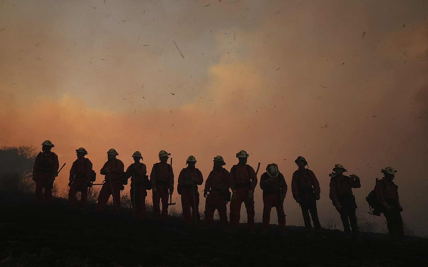 Thousands move, firefighters injured in California blazes