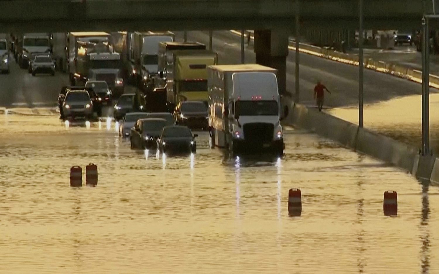 Three die as heavy rain, flash floods hit southern Tennessee