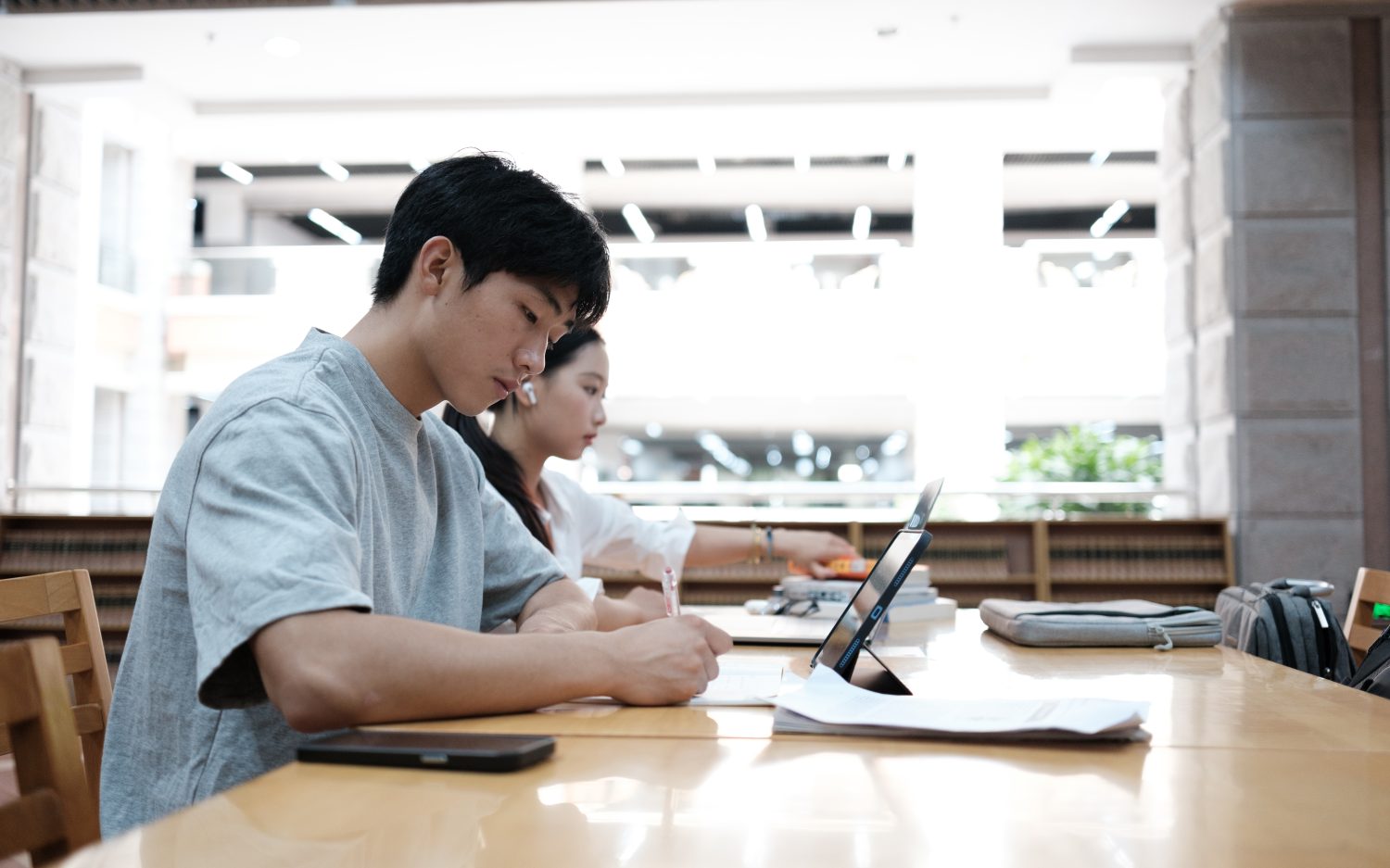 Experts warn China uses students to steal U.S. research