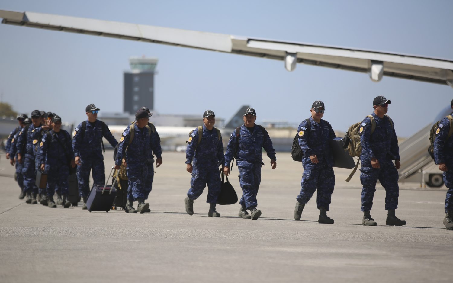 El Salvador deploys 2,000 to Haiti; Four soldiers missing