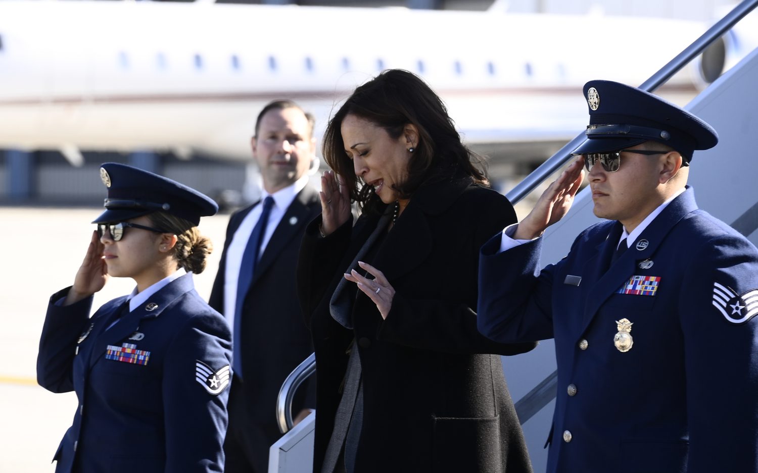 Kamala Harris pens memoir, won’t run for governor