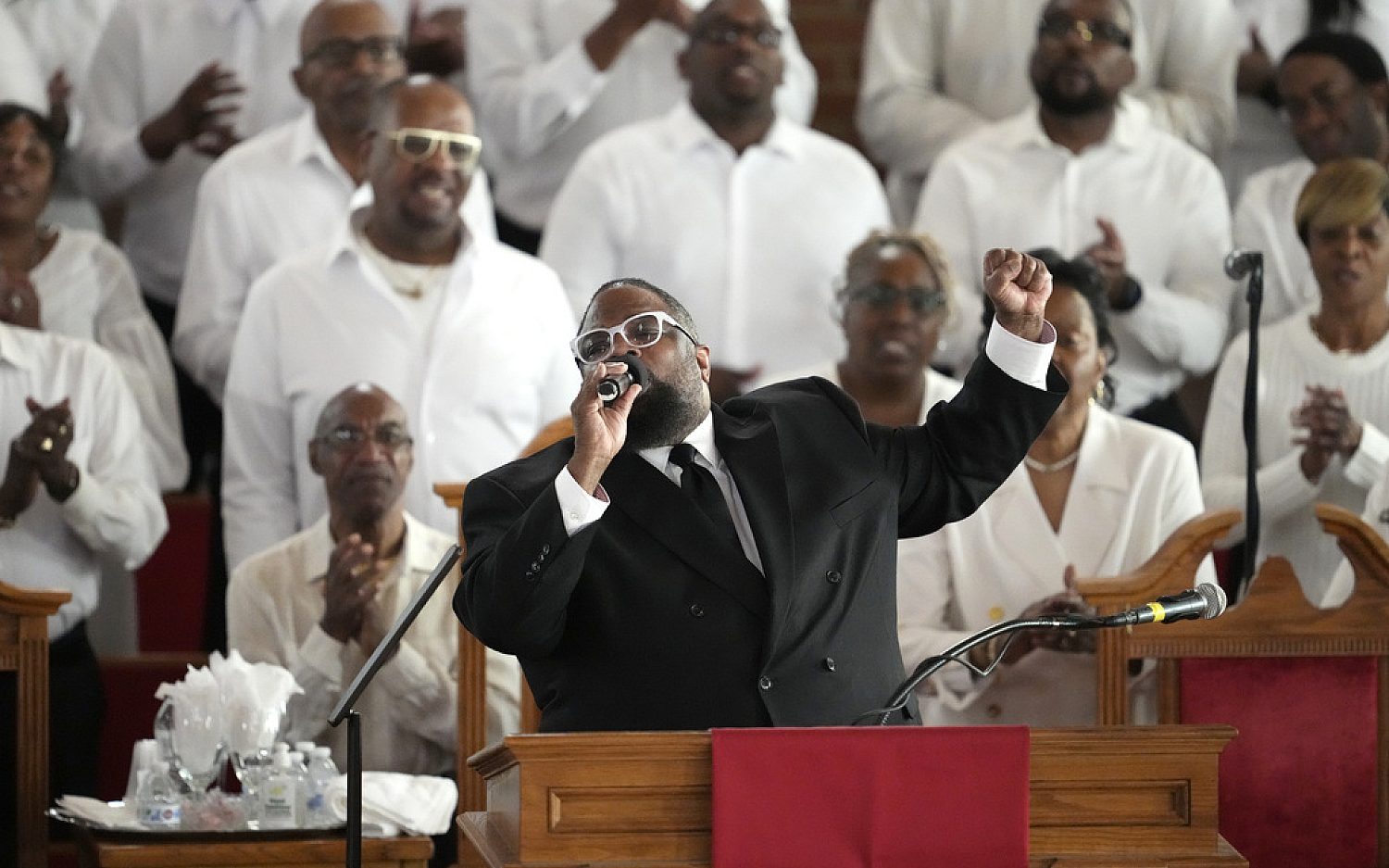 Gospel artist Hezekiah Walker to open NYC housing complex