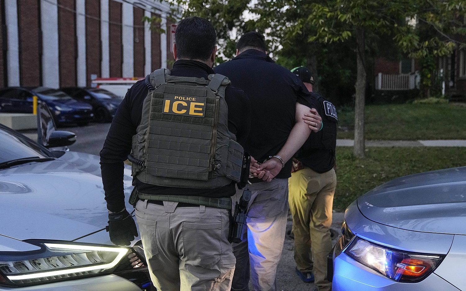 DHS says over 2 million illegal migrants left U.S. since Trump took office
