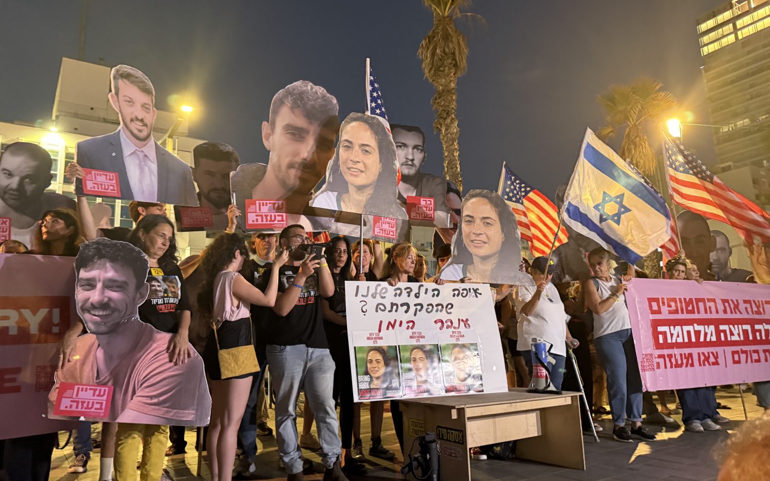 Demonstrators at U.S. Embassy branch office in Tel Aviv call for peace