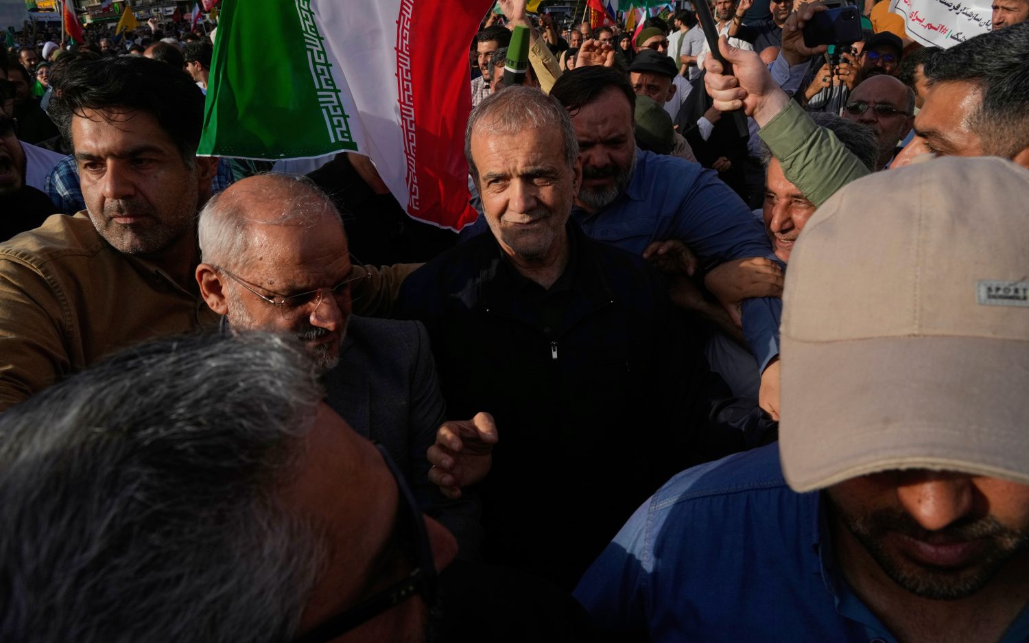 Iranian-Americans who return risk lockup there, U.S. warns