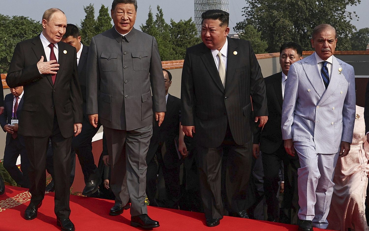 Putin, Kim Jong Un attend Chinese parade of weapons