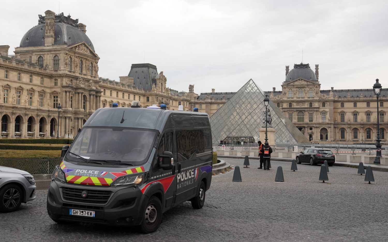 Eight crown jewels still missing after Louvre heist