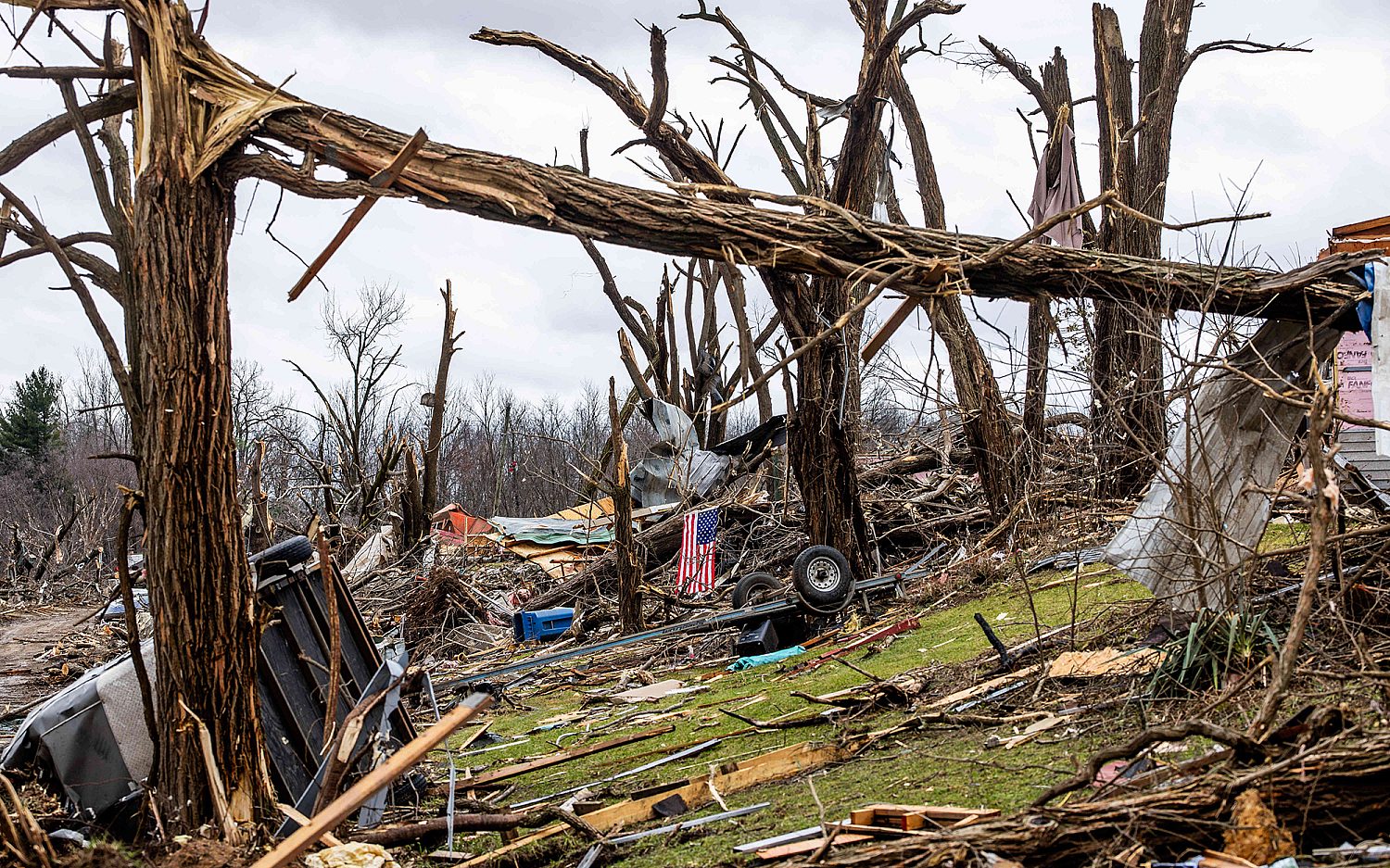 Michigan tornadoes kill four, injure over a dozen others