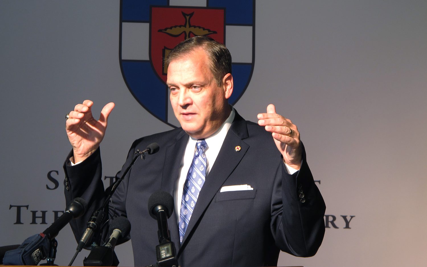 Al Mohler proposes SBC amendment clarifying no female pastors