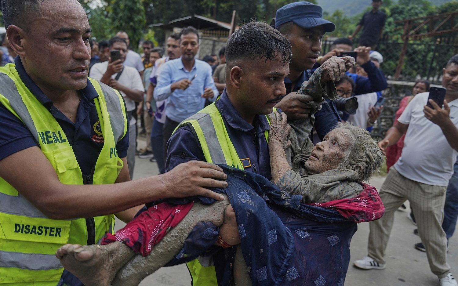 Death toll from Nepal flood passes 350 with over 1,000 missing