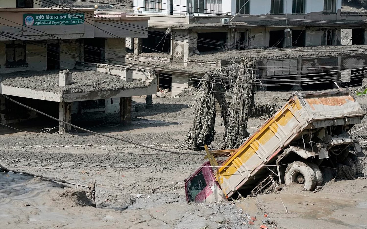 Hundreds missing after flash flooding along Nepal-China border