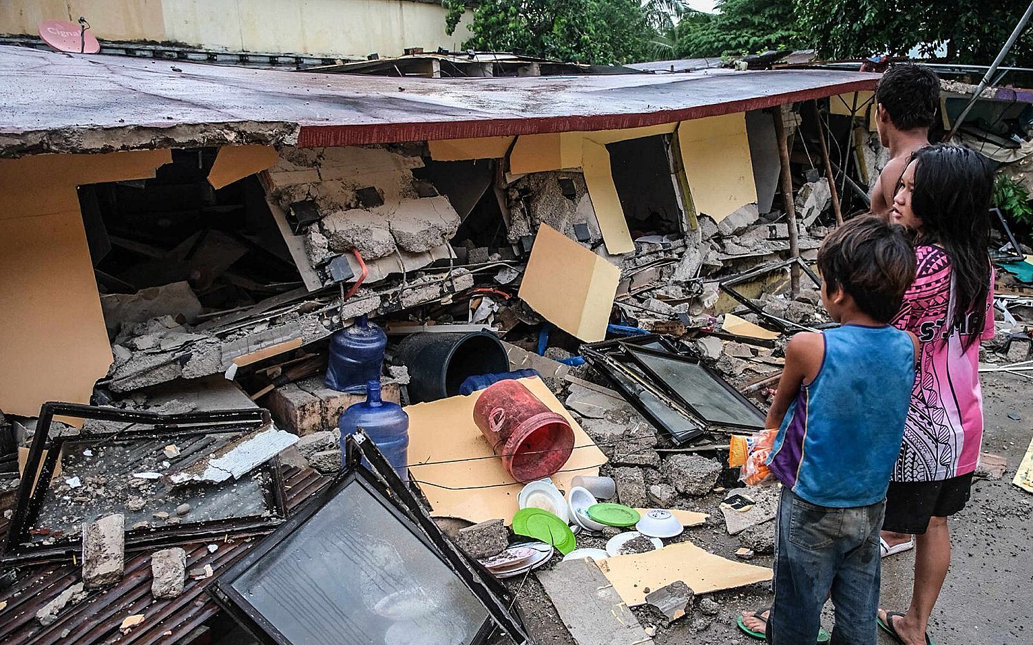 Nearly 70 dead as earthquake shakes central Philippines