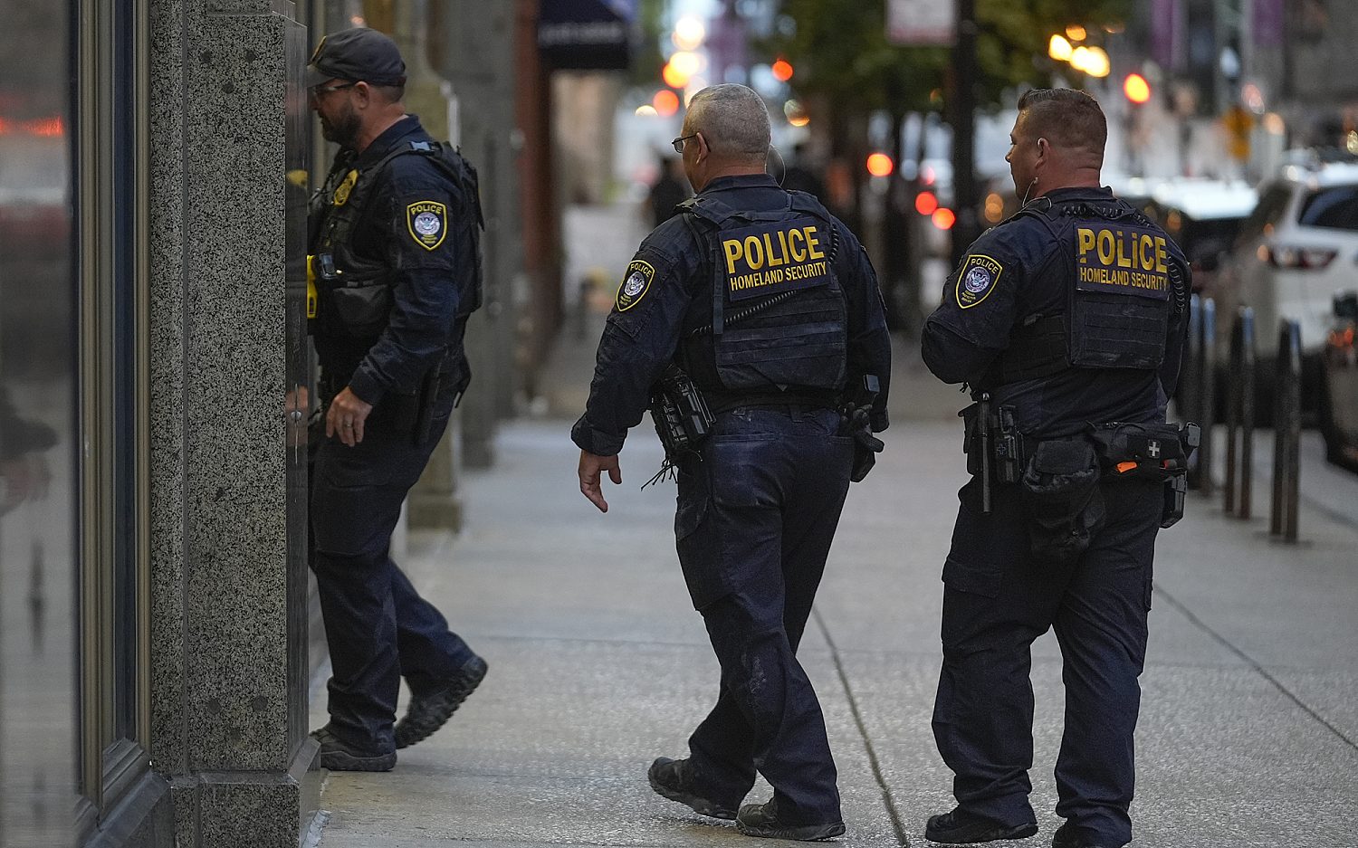 ICE arrests Chicago policeman, an alleged illegal immigrant