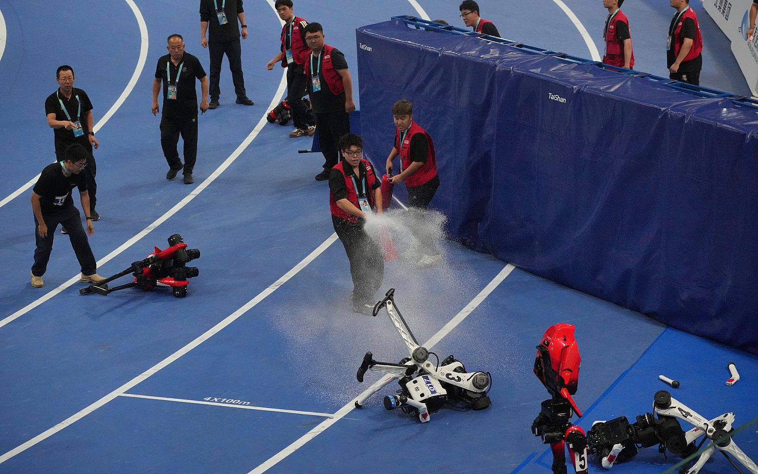 Robot runs faster than human holding 100-meter sprint record