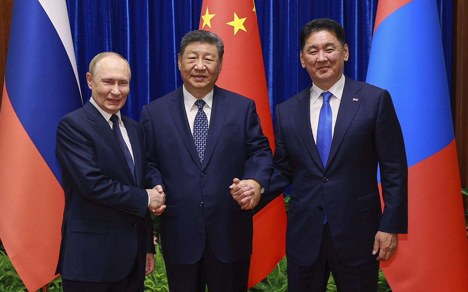 Xi, Putin, Mongolian leader sign agreements in China
