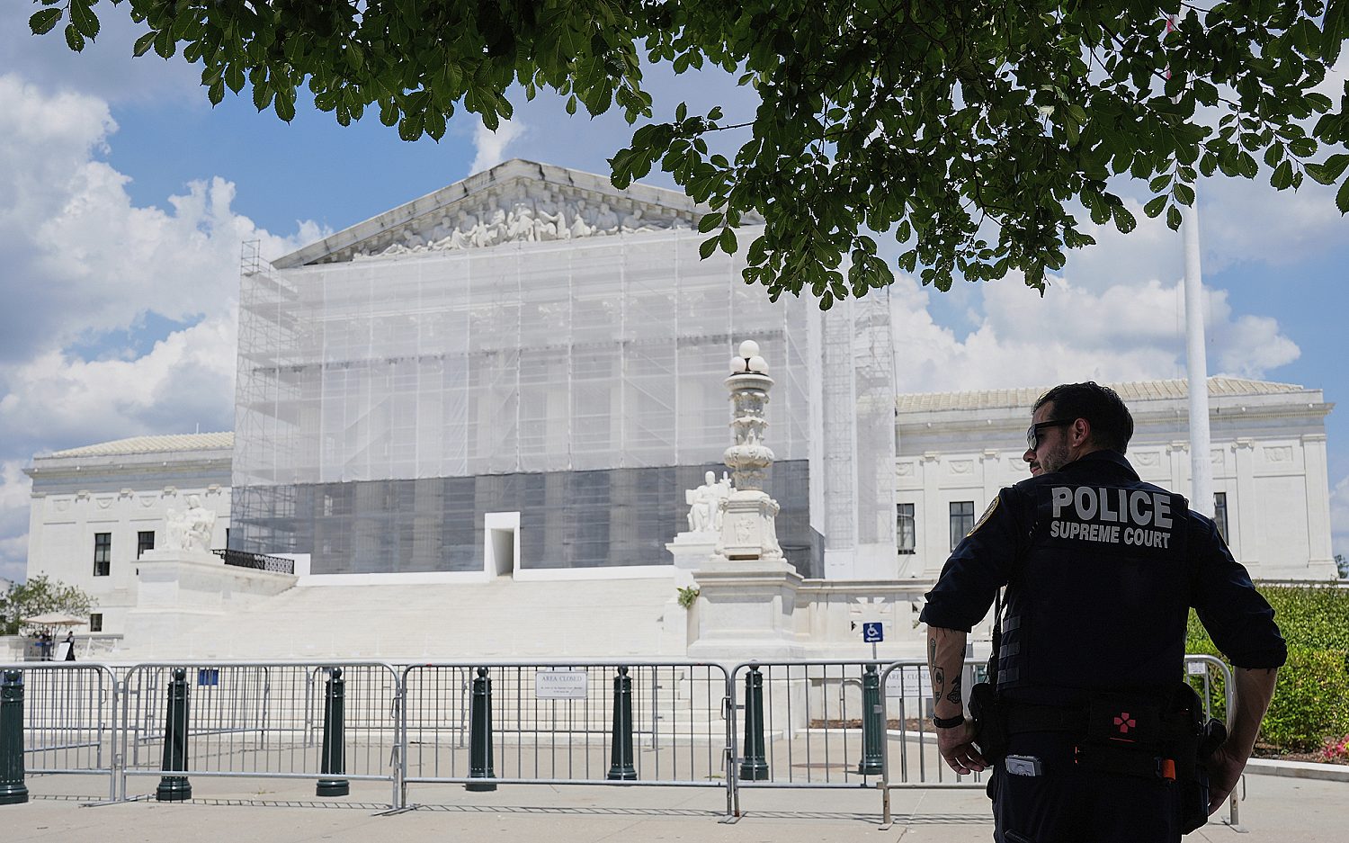 SCOTUS lets Trump resume LA ICE raids, fire FTC commissioner