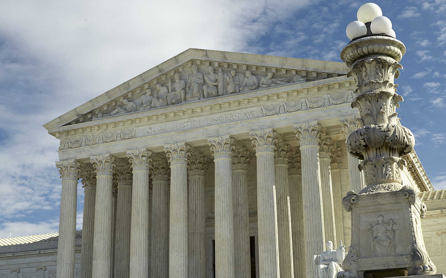 SCOTUS says Trump can fire FTC commissioner