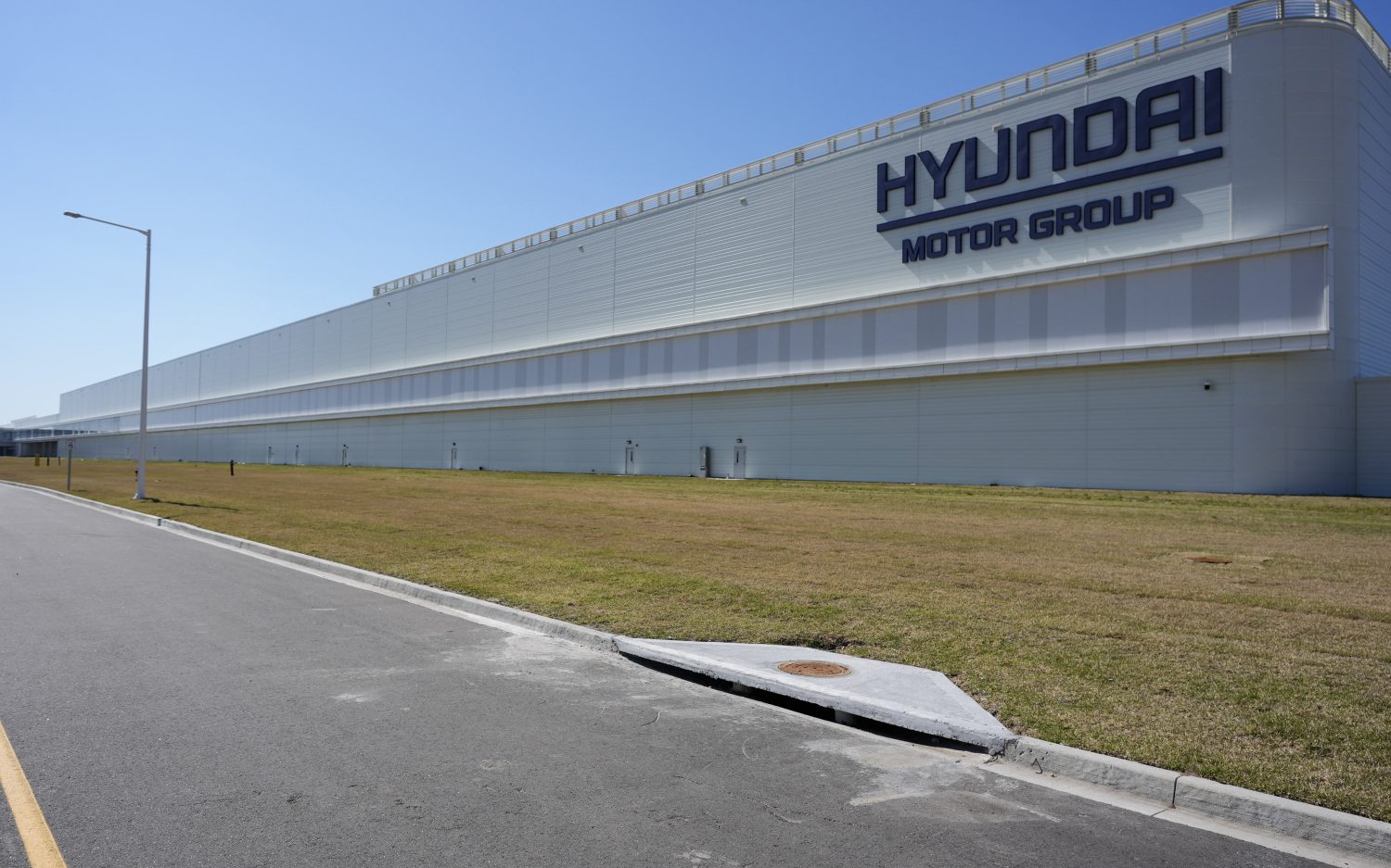 Feds search Georgia plant, detain hundreds of South Koreans